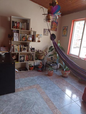 Habitación en cómodo apartamento ubicado en el centro de la ciudad